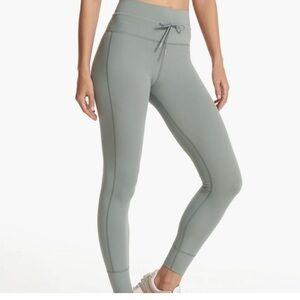Vuori super soft daily Leggings. The color is a sage green. Excellent condition